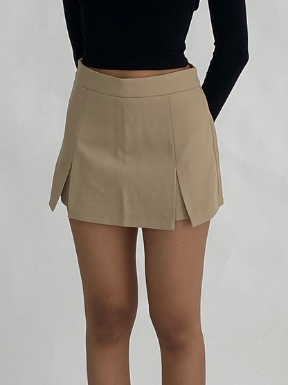 Diane Everyday Skort in sand